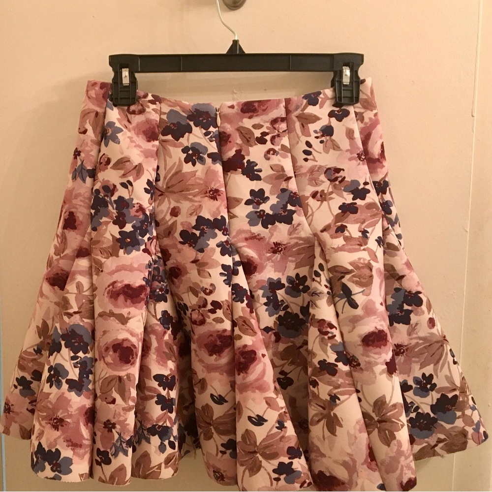 Lauren Conrad A line Floral skater skirt Size 10.
